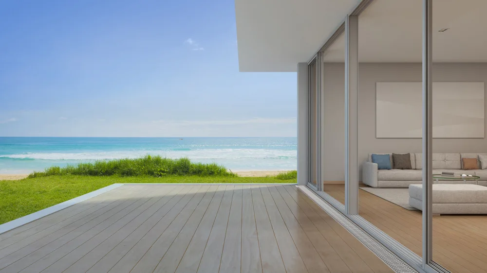 Terraza de una vivienda con vista al mar
