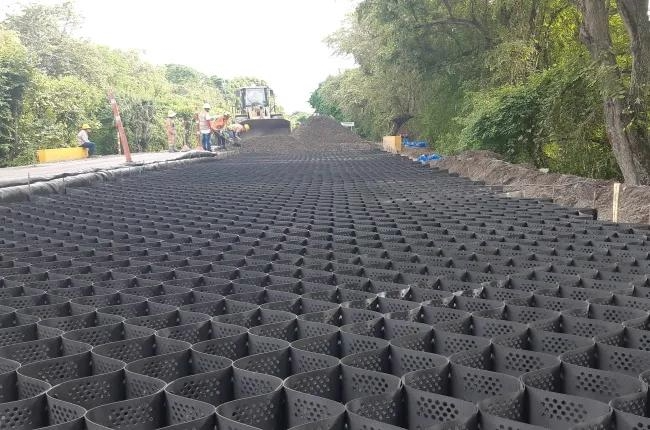Instalación de Geoceldas Expandidas