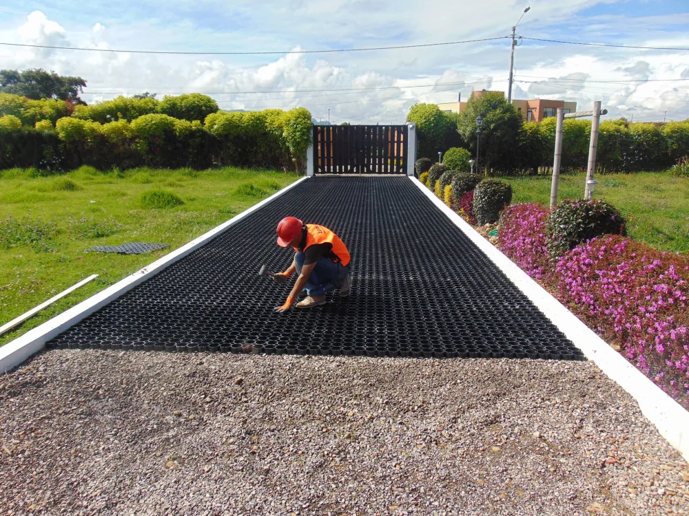 Aplicación de pavimento permeable en una obra