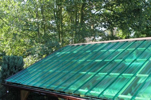 LuxzoRoof Clic: Luz sobre un espacio exterior · imagen Exiplast